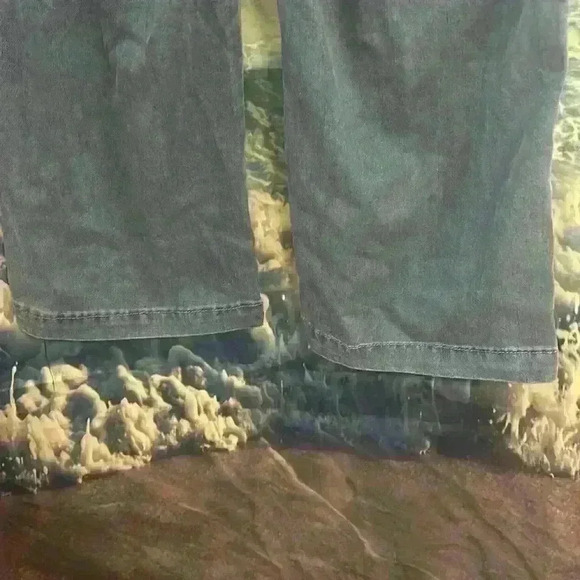 High-Waisted Sky Blue Jean Style Pants with Letter R and Adjustable Heart Chain - Picture 11 of 13